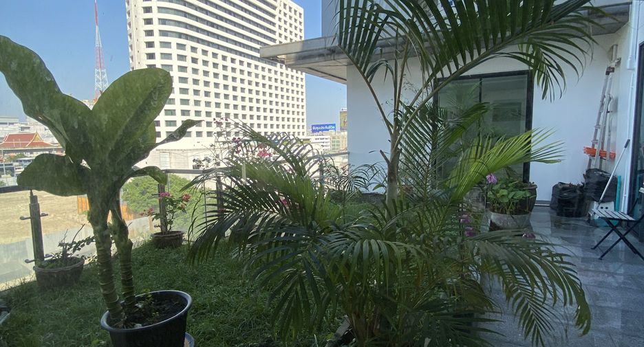 For rent 5 bedrooms condo in Watthana, Bangkok