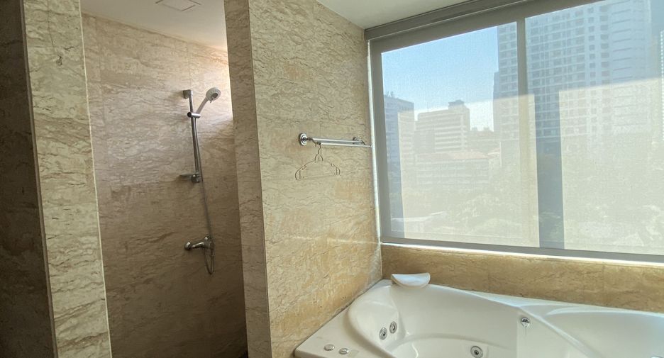 For rent 5 bedrooms condo in Watthana, Bangkok