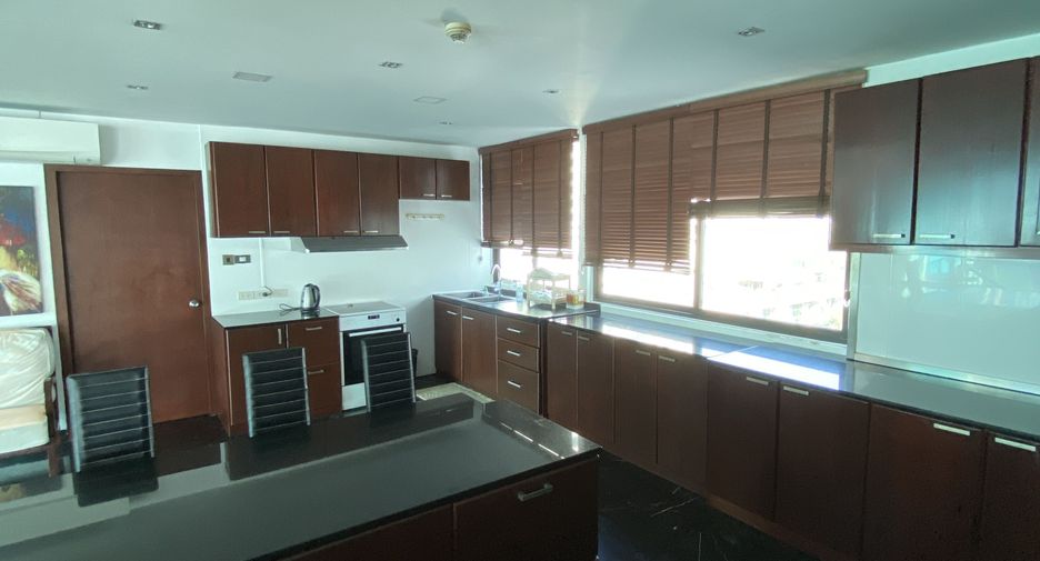 For rent 5 bedrooms condo in Watthana, Bangkok