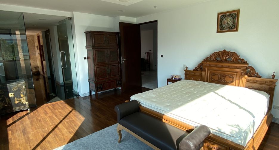 For rent 5 bedrooms condo in Watthana, Bangkok