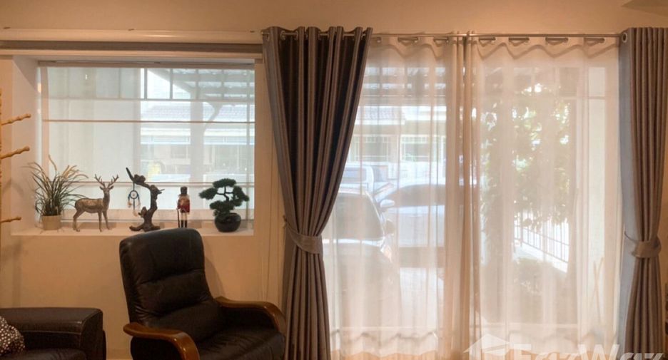 For rent 2 bedrooms townhouse in Bang Bo, Samut Prakan
