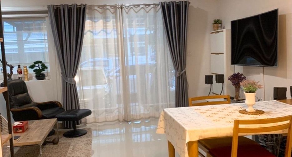 For rent 2 bedrooms townhouse in Bang Bo, Samut Prakan