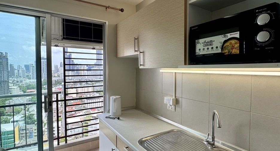 Wohnung zur Miete mit Studio in Watthana, Bangkok