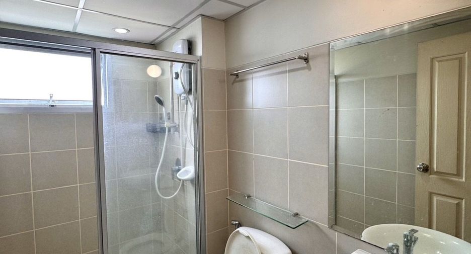 Wohnung zur Miete mit Studio in Watthana, Bangkok