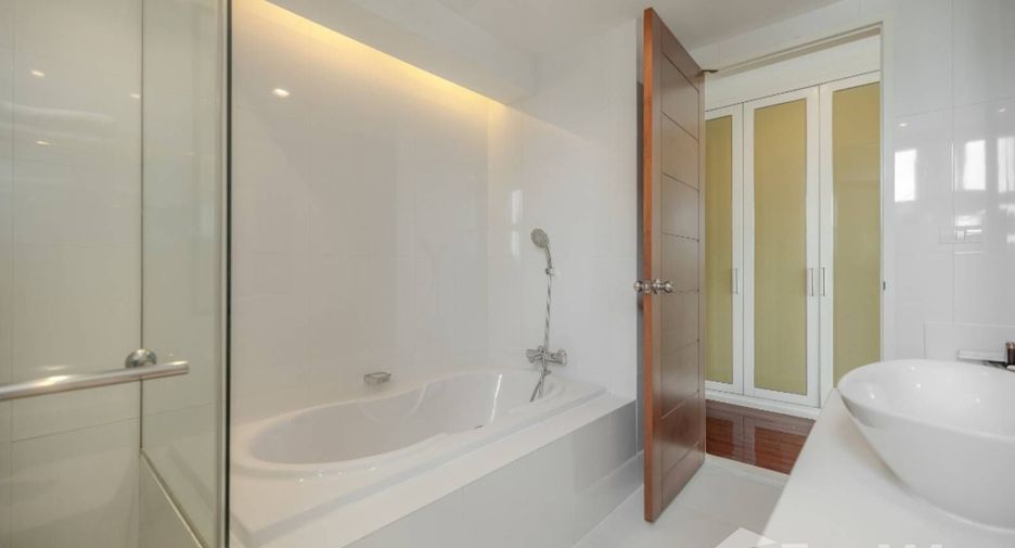 For rent 2 bedrooms apartment in Khlong Toei, Bangkok