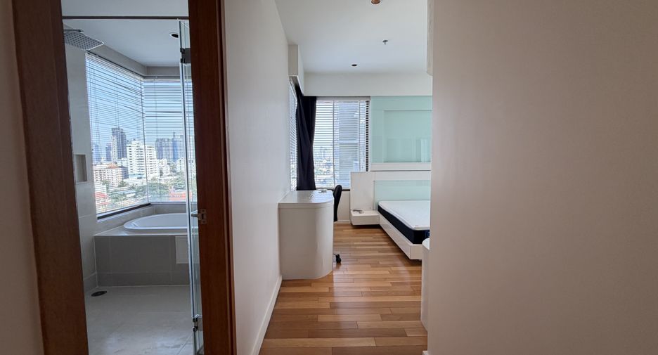 For rent 2 bedrooms condo in Khlong Toei, Bangkok