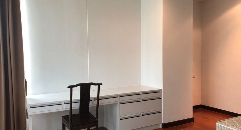 À louer 4 chambres appartement à Watthana, Bangkok