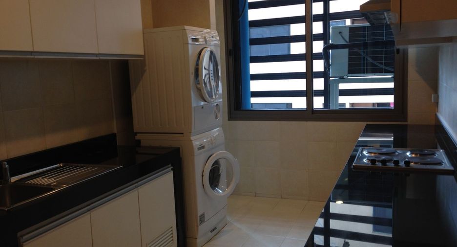 For rent 3 bedrooms apartment in Watthana, Bangkok