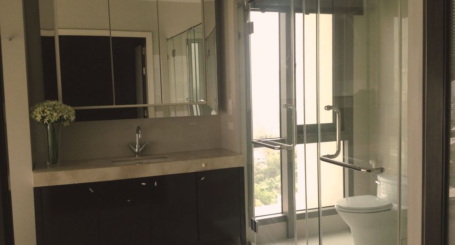 For rent 3 bedrooms apartment in Watthana, Bangkok