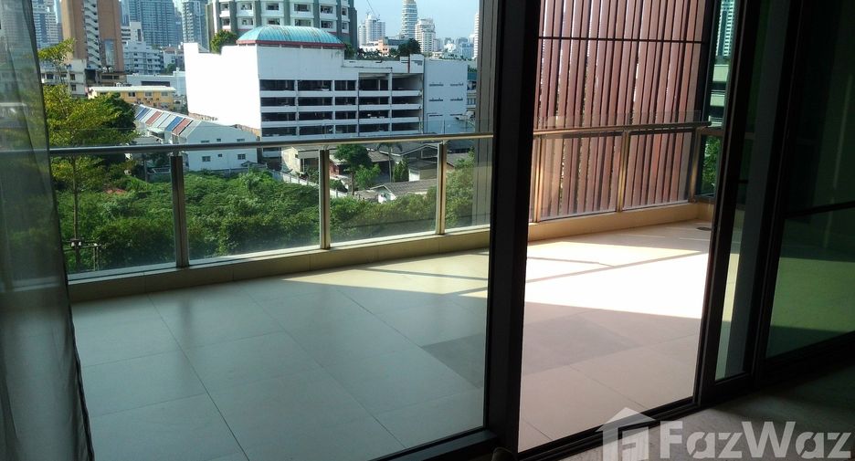 For rent 3 bedrooms apartment in Watthana, Bangkok