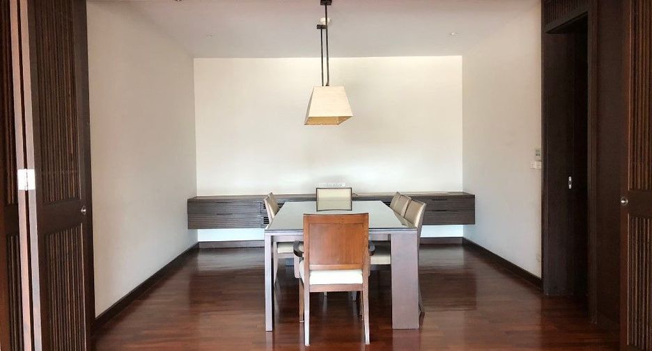 For rent 3 bedrooms condo in Watthana, Bangkok