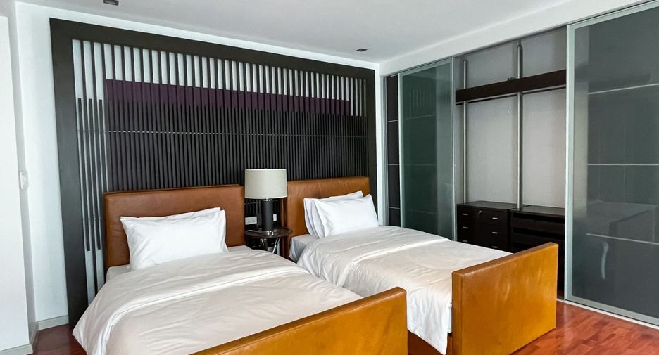 For rent 3 bedrooms apartment in Watthana, Bangkok