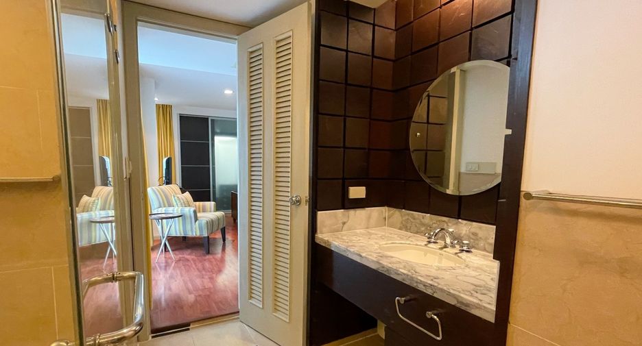 For rent 3 bedrooms apartment in Watthana, Bangkok