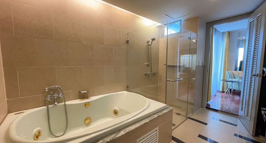 For rent 3 bedrooms apartment in Watthana, Bangkok