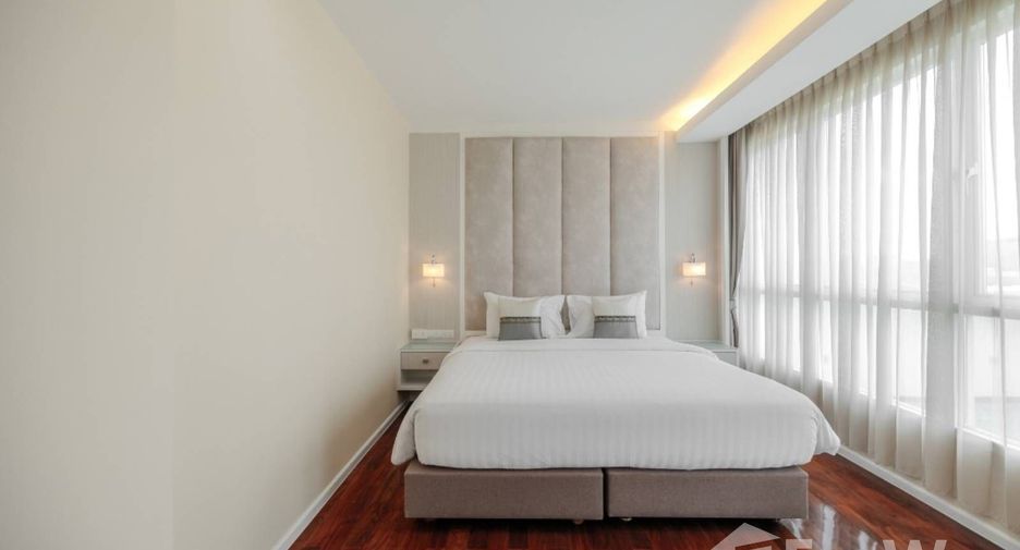 For rent 3 bedrooms apartment in Khlong Toei, Bangkok
