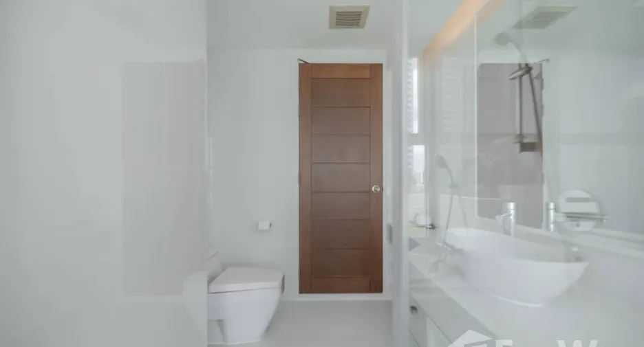 For rent 3 bedrooms apartment in Khlong Toei, Bangkok