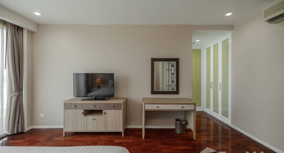 For rent 3 bedrooms apartment in Khlong Toei, Bangkok