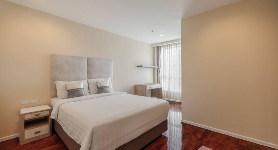 For rent 3 bedrooms apartment in Khlong Toei, Bangkok