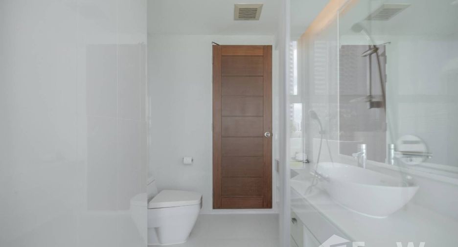 For rent 3 bedrooms apartment in Khlong Toei, Bangkok
