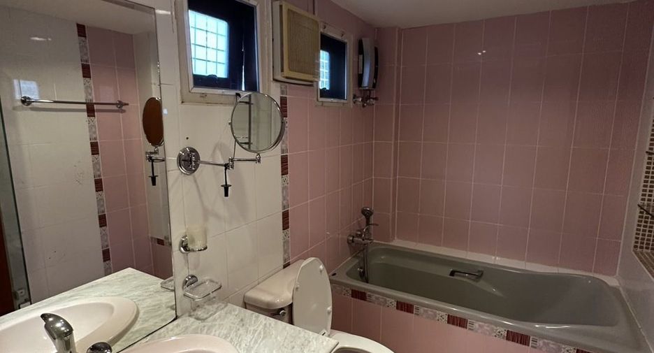 For rent 3 bedrooms condo in Watthana, Bangkok