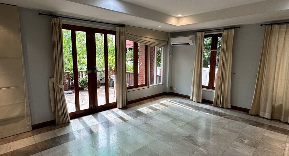 For rent 3 bedrooms condo in Watthana, Bangkok