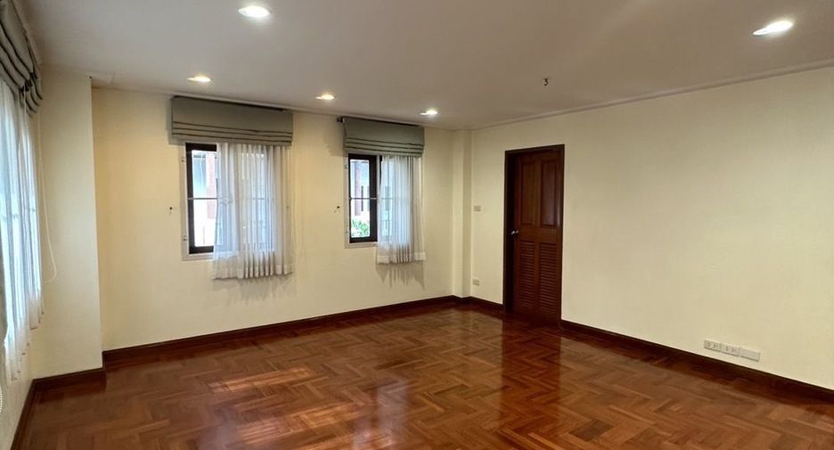 For rent 3 bedrooms condo in Watthana, Bangkok