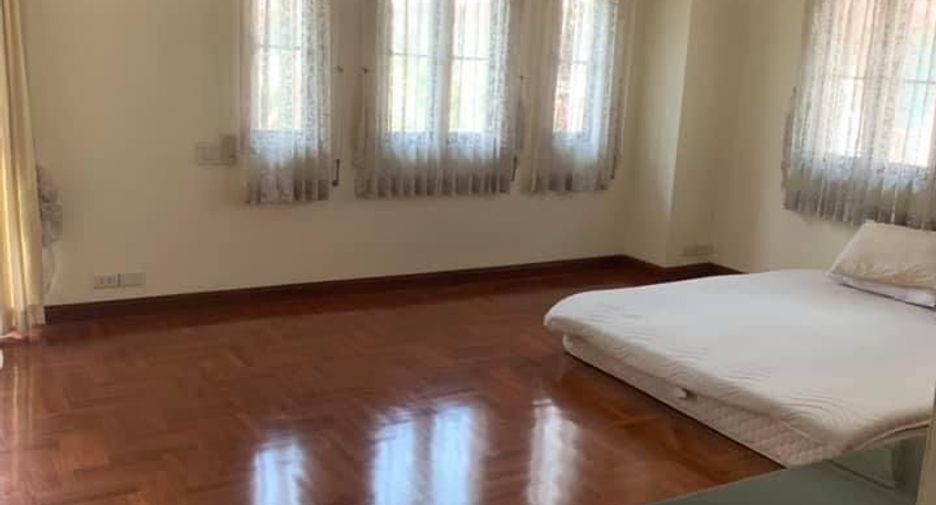 For rent 3 bedrooms condo in Watthana, Bangkok