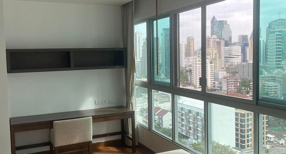 For rent 3 bedrooms apartment in Watthana, Bangkok