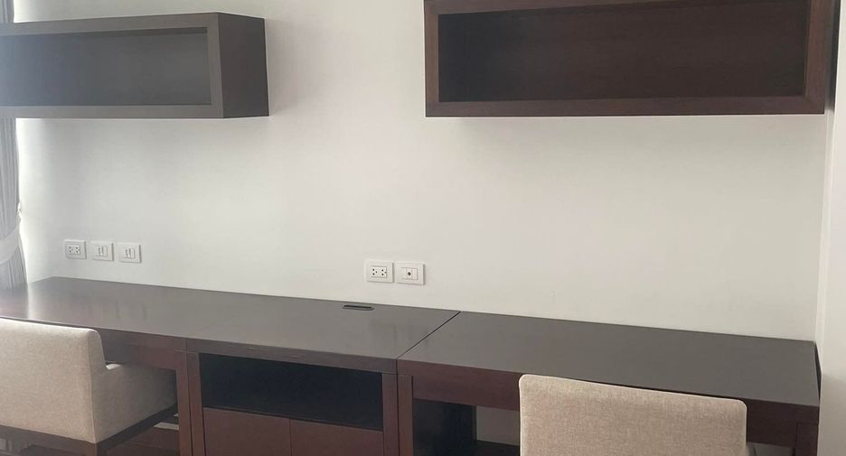 For rent 3 bedrooms apartment in Watthana, Bangkok