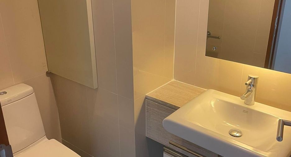 For rent 3 bedrooms apartment in Watthana, Bangkok
