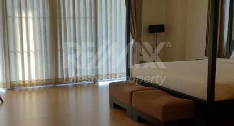 For rent 3 bedrooms condo in Watthana, Bangkok