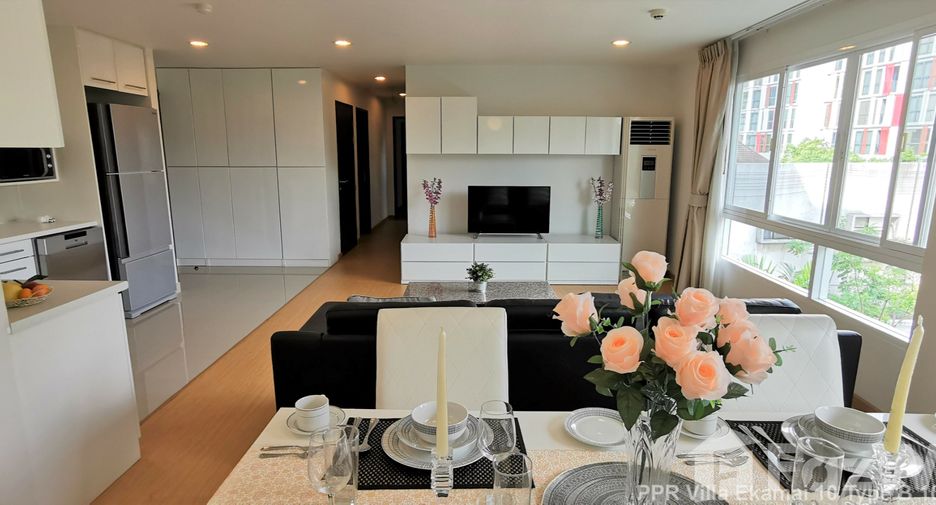For rent 2 bedrooms apartment in Watthana, Bangkok