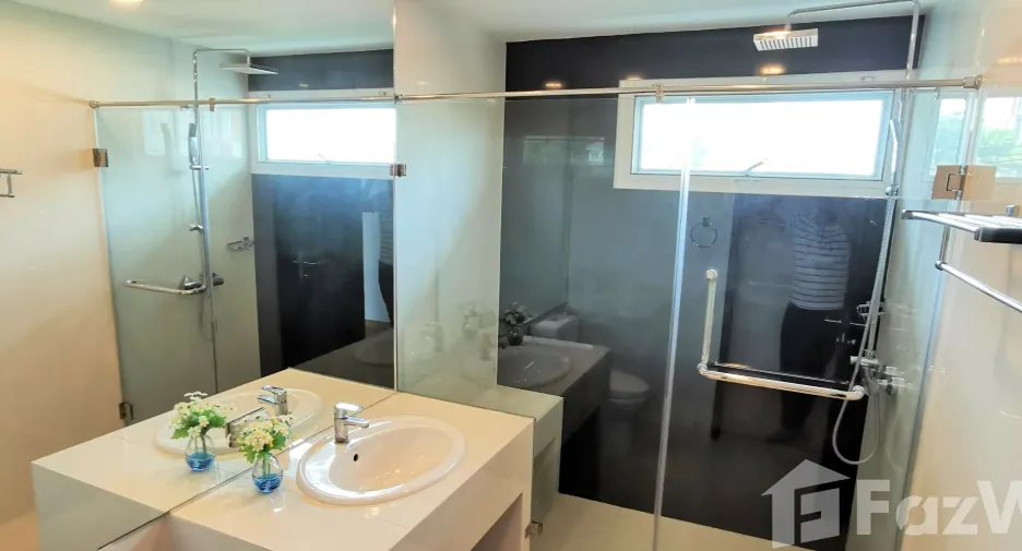 For rent 2 bedrooms apartment in Watthana, Bangkok