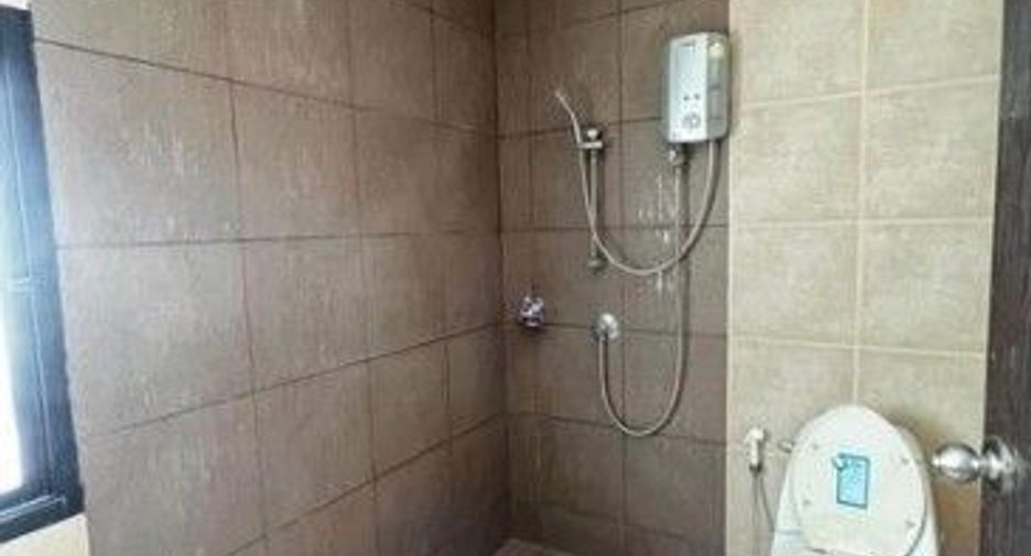 For rent 3 bedrooms townhouse in Lat Phrao, Bangkok