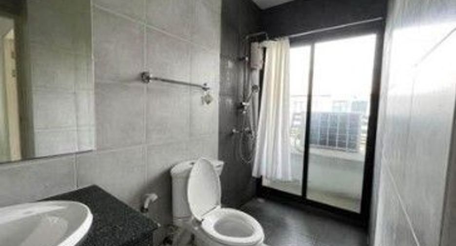 For rent 3 bedrooms townhouse in Lat Phrao, Bangkok