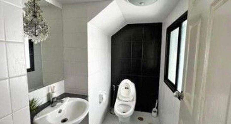 For rent 3 bedrooms townhouse in Lat Phrao, Bangkok