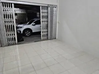 Reihenhaus zur Miete mit 3 Zimmer in Phra Khanong, Bangkok
