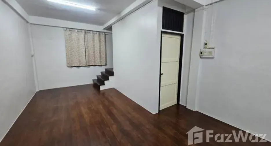 For rent 3 bedrooms townhouse in Phra Khanong, Bangkok