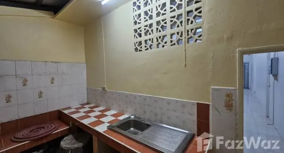 For rent 3 bedrooms townhouse in Phra Khanong, Bangkok