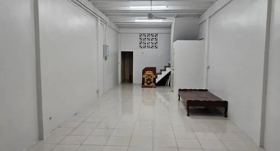 For rent 3 bedrooms townhouse in Phra Khanong, Bangkok