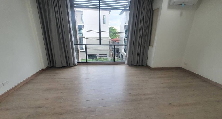 For rent office in Lat Phrao, Bangkok