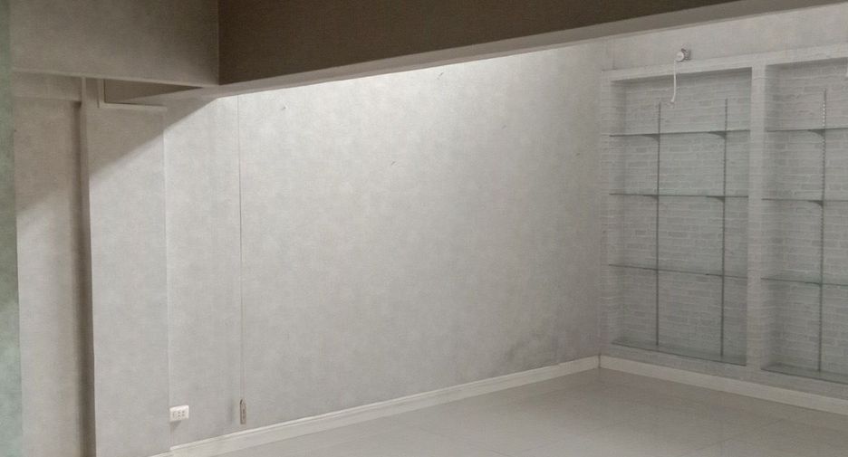For rent 2 ベッドルーム retail Space in Watthana, Bangkok