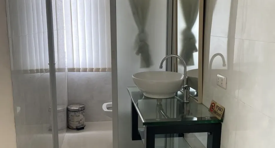 For rent 2 bedrooms retail Space in Watthana, Bangkok