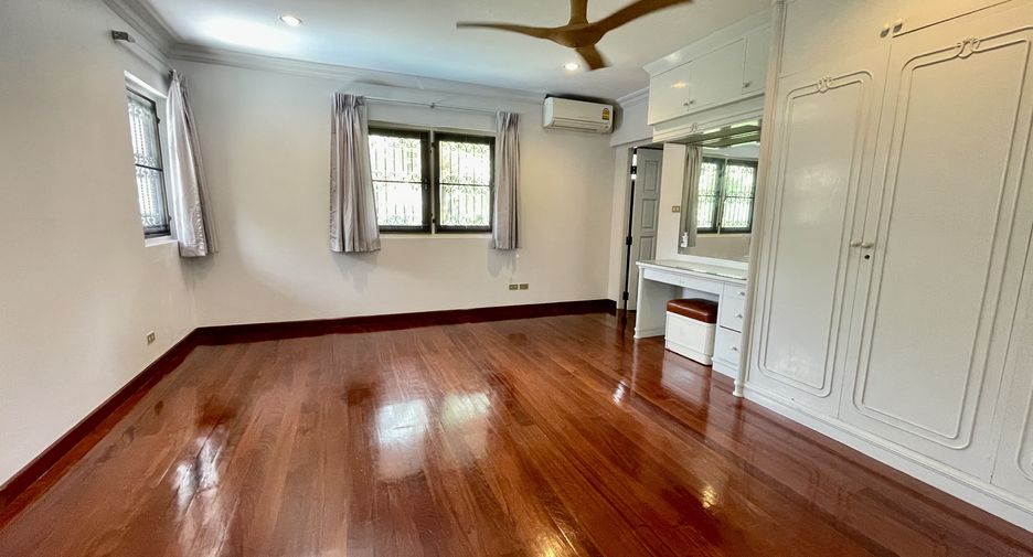 For rent 4 ベッドルーム villa in Watthana, Bangkok