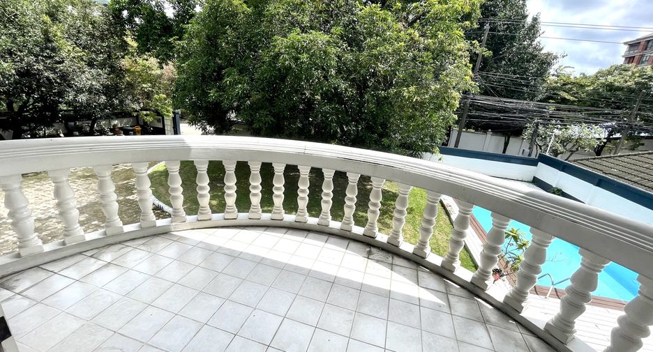 For rent 4 ベッドルーム villa in Watthana, Bangkok