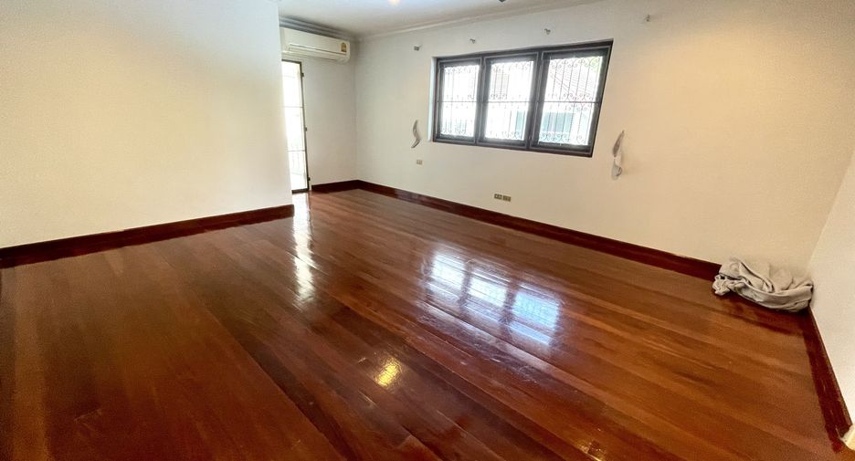 For rent 4 ベッドルーム villa in Watthana, Bangkok