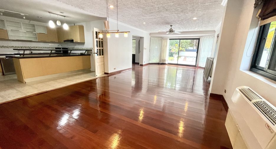 For rent 4 ベッドルーム villa in Watthana, Bangkok