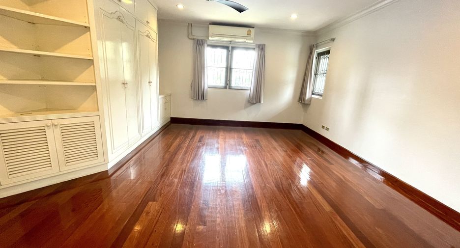 For rent 4 ベッドルーム villa in Watthana, Bangkok