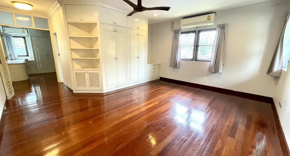 For rent 4 ベッドルーム villa in Watthana, Bangkok