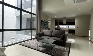 For rent 4 bedrooms house in Huai Khwang, Bangkok